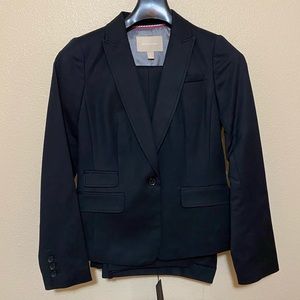 Banana Republic NWT black pant suit. Size 4.